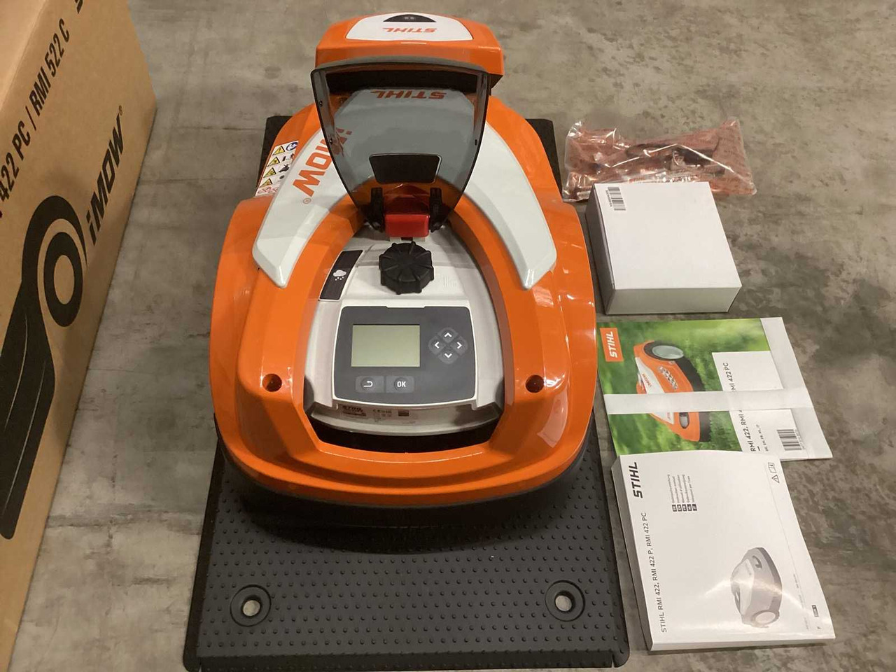 Stihl IMOW RMI 422 Robotic Lawn Mower - Matériel de fenaison: photos 3 Stihl IMOW RMI 422 Robotic Lawn Mower - Matériel de fenaison: photos 3