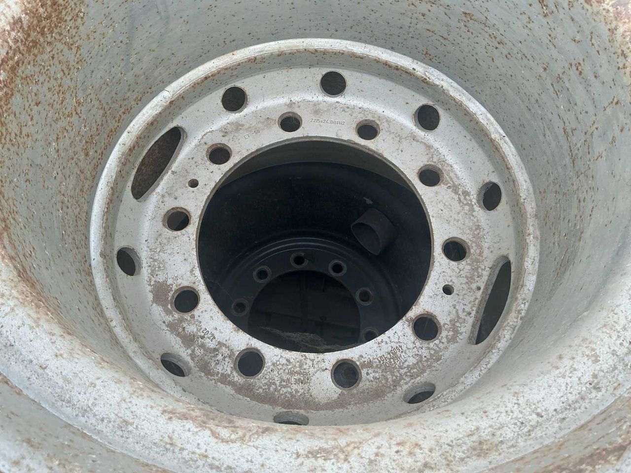 TIRES FOR EXCAVATOR (SET OF 4 PIECES) - Pelle sur pneus: photos 2 TIRES FOR EXCAVATOR (SET OF 4 PIECES) - Pelle sur pneus: photos 2