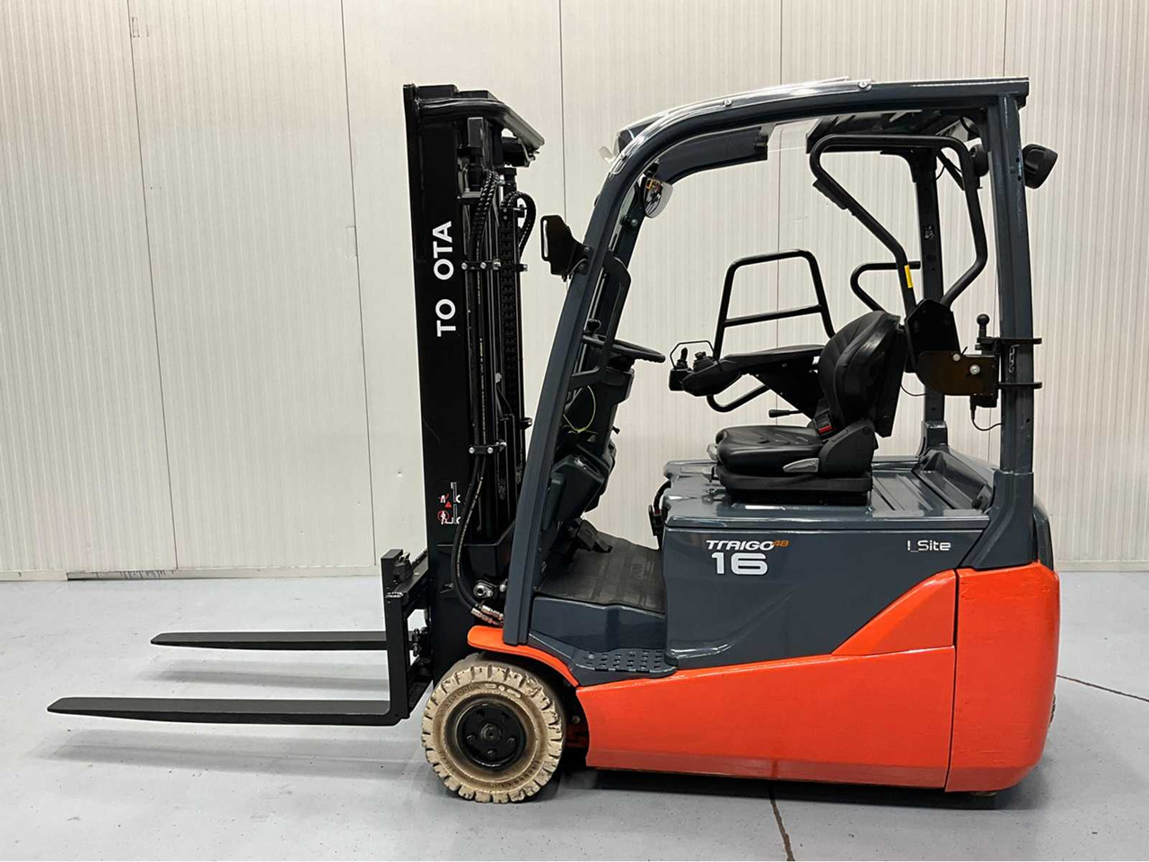 TOYOTA - 2018 - 8FBE16T - FORKLIFT, FREELIFT - SIDE-SHIFT - PLASTIC ROOF - 4TH FUNCTION - Chariot élévateur: photos 1 TOYOTA - 2018 - 8FBE16T - FORKLIFT, FREELIFT - SIDE-SHIFT - PLASTIC ROOF - 4TH FUNCTION - Chariot élévateur: photos 1