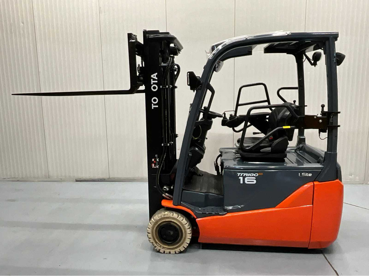 TOYOTA - 2018 - 8FBE16T - FORKLIFT, FREELIFT - SIDE-SHIFT - PLASTIC ROOF - 4TH FUNCTION - Chariot élévateur: photos 2 TOYOTA - 2018 - 8FBE16T - FORKLIFT, FREELIFT - SIDE-SHIFT - PLASTIC ROOF - 4TH FUNCTION - Chariot élévateur: photos 2