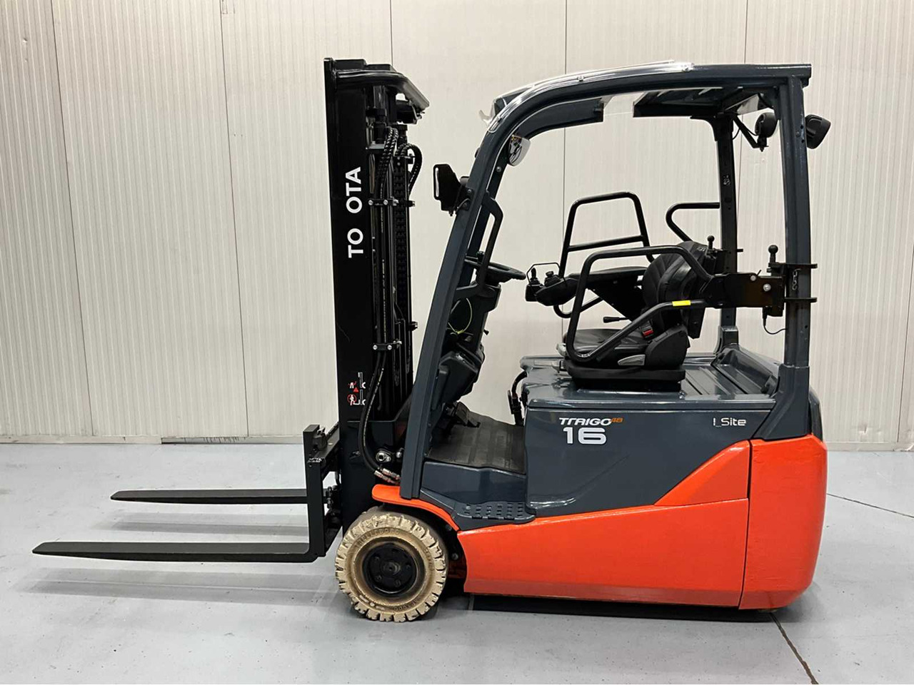 TOYOTA - 2018 - 8FBE16T - FORKLIFT, FREELIFT - SIDE-SHIFT - PLASTIC ROOF - 4TH FUNCTION - Chariot élévateur: photos 3 TOYOTA - 2018 - 8FBE16T - FORKLIFT, FREELIFT - SIDE-SHIFT - PLASTIC ROOF - 4TH FUNCTION - Chariot élévateur: photos 3