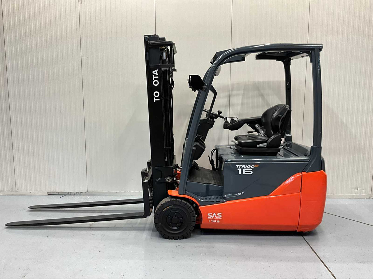 TOYOTA - 8FBE16T - FORKLIFT YEAR OF MANUFACTURE 2019- SPOONS 160CM - 7325 HOURS - SIDE-SHIFT - Chariot élévateur: photos 2 TOYOTA - 8FBE16T - FORKLIFT YEAR OF MANUFACTURE 2019- SPOONS 160CM - 7325 HOURS - SIDE-SHIFT - Chariot élévateur: photos 2