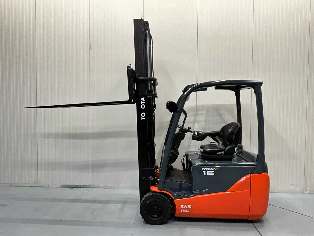 TOYOTA - 8FBE16T - FORKLIFT YEAR OF MANUFACTURE 2019- SPOONS 160CM - 7325 HOURS - SIDE-SHIFT - Chariot élévateur: photos 4 TOYOTA - 8FBE16T - FORKLIFT YEAR OF MANUFACTURE 2019- SPOONS 160CM - 7325 HOURS - SIDE-SHIFT - Chariot élévateur: photos 4