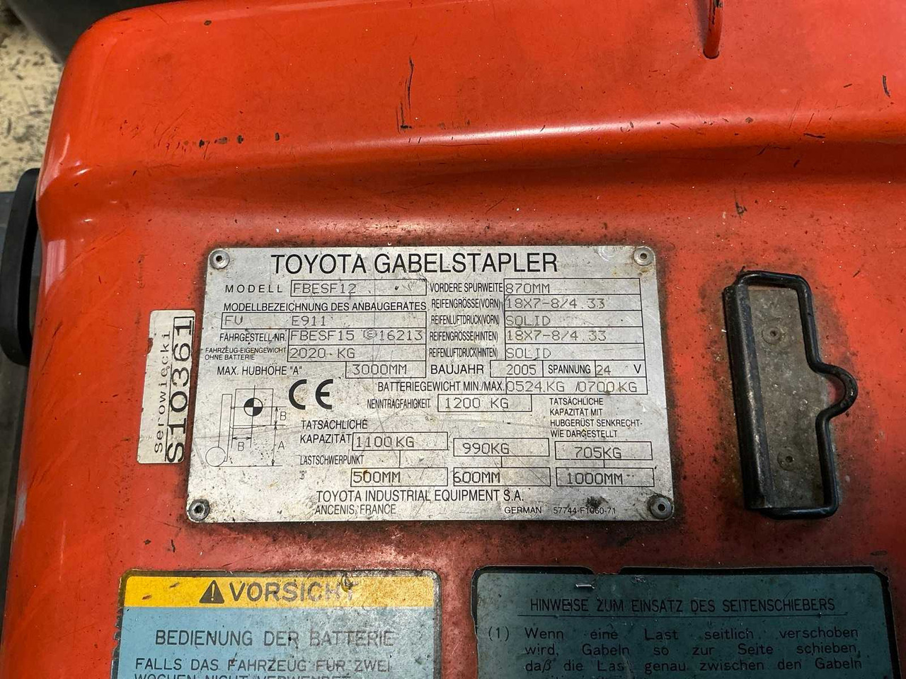 TOYOTA FBESF12 ELECTRIC FORKLIFT (2005) - Chariot élévateur: photos 5 TOYOTA FBESF12 ELECTRIC FORKLIFT (2005) - Chariot élévateur: photos 5