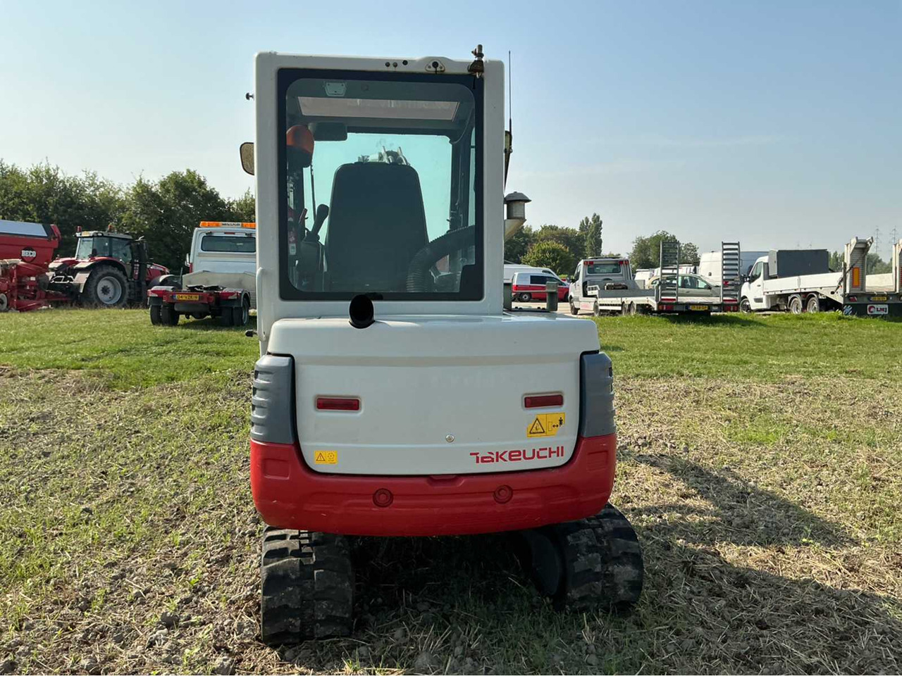Takeuchi TB235 - Pelle sur chenille: photos 4 Takeuchi TB235 - Pelle sur chenille: photos 4