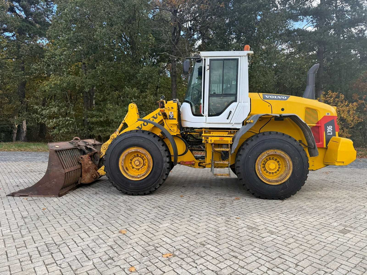 VOLVO - 2014 - L70G - SHOVEL WITH LICENSE PLATE INCL. BAK AND QUICK CHANGE - Chargeuse sur pneus: photos 1 VOLVO - 2014 - L70G - SHOVEL WITH LICENSE PLATE INCL. BAK AND QUICK CHANGE - Chargeuse sur pneus: photos 1