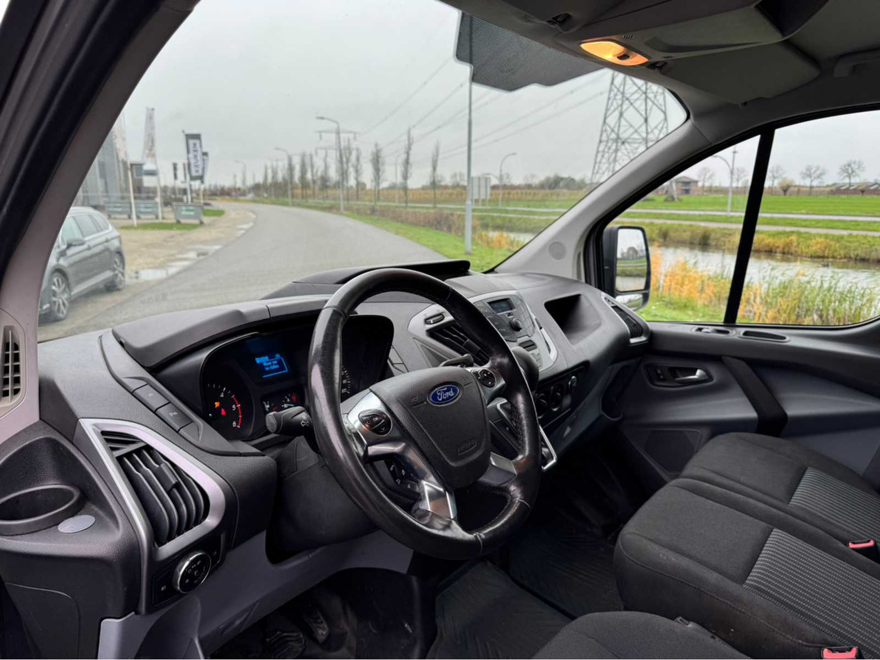 Véhicule utilitaire FORD - TRANSIT CUSTOM - 2.0 TDCI TRENDLINE AUTOMATIC - COMMERCIAL VEHICLE: photos 13 Véhicule utilitaire FORD - TRANSIT CUSTOM - 2.0 TDCI TRENDLINE AUTOMATIC - COMMERCIAL VEHICLE: photos 13