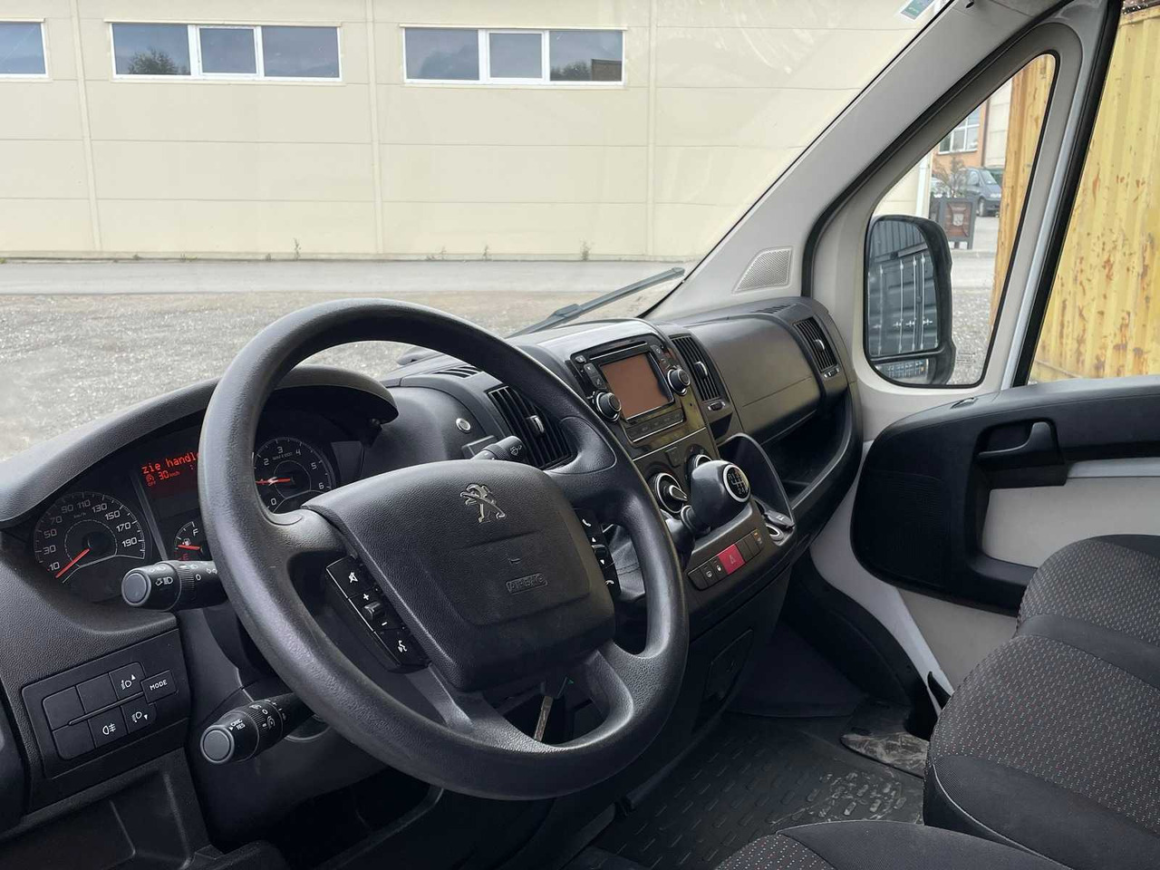 PEUGEOT - BOXER - LIGHT COMMERCIAL VAN - Véhicule utilitaire: photos 5 PEUGEOT - BOXER - LIGHT COMMERCIAL VAN - Véhicule utilitaire: photos 5