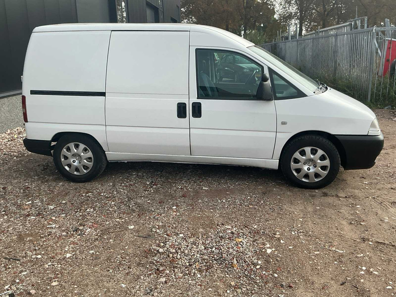 PEUGEOT EXPERT 2003 - Véhicule utilitaire: photos 4 PEUGEOT EXPERT 2003 - Véhicule utilitaire: photos 4