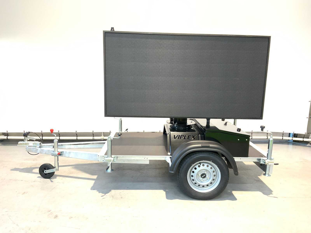 Viplex tekstkar P8 ledscherm op aanhangwagen - Matériel de chantier, Remorque: photos 2 Viplex tekstkar P8 ledscherm op aanhangwagen - Matériel de chantier, Remorque: photos 2