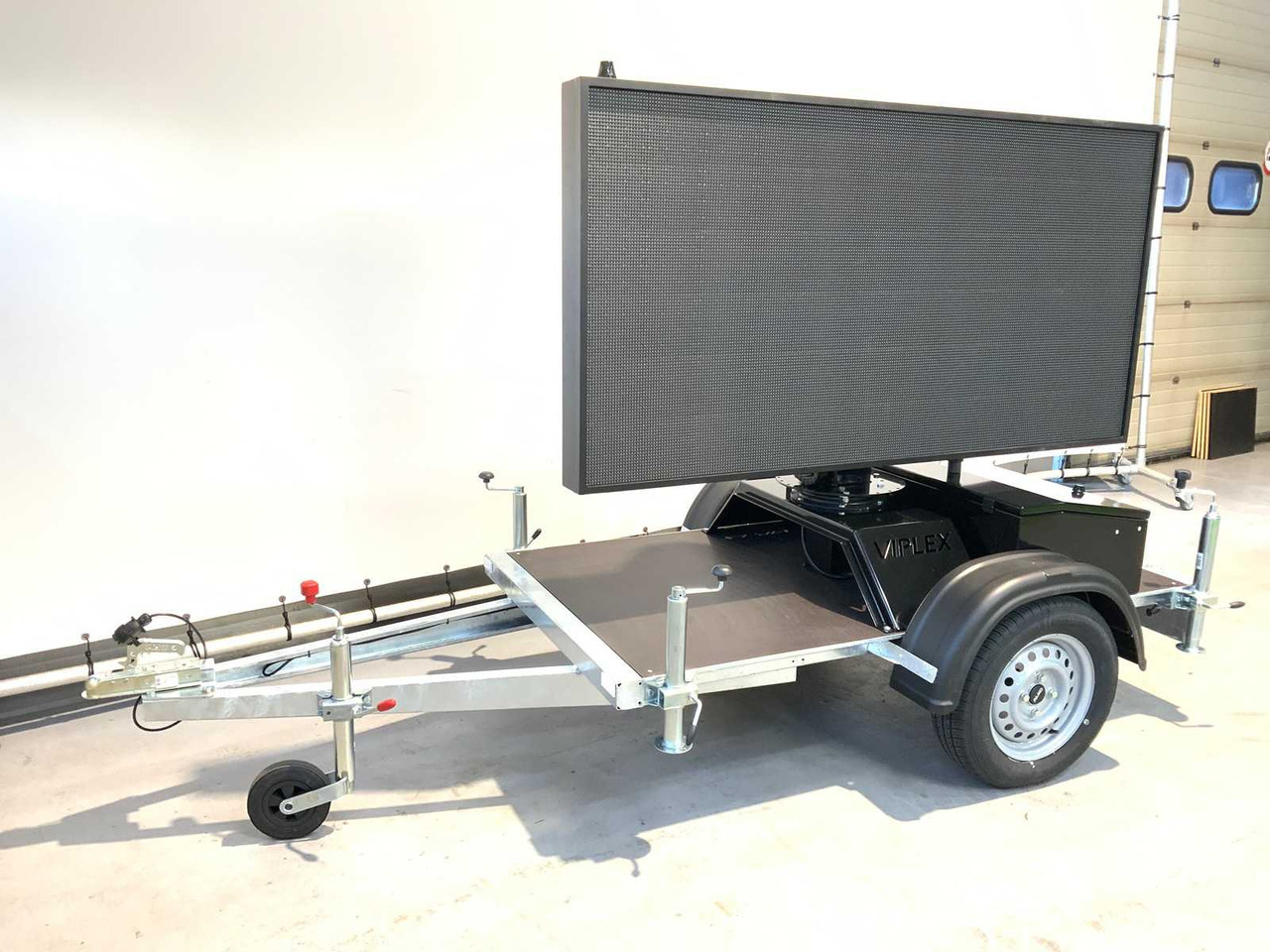 Viplex tekstkar P8 ledscherm op aanhangwagen - Matériel de chantier, Remorque: photos 1 Viplex tekstkar P8 ledscherm op aanhangwagen - Matériel de chantier, Remorque: photos 1