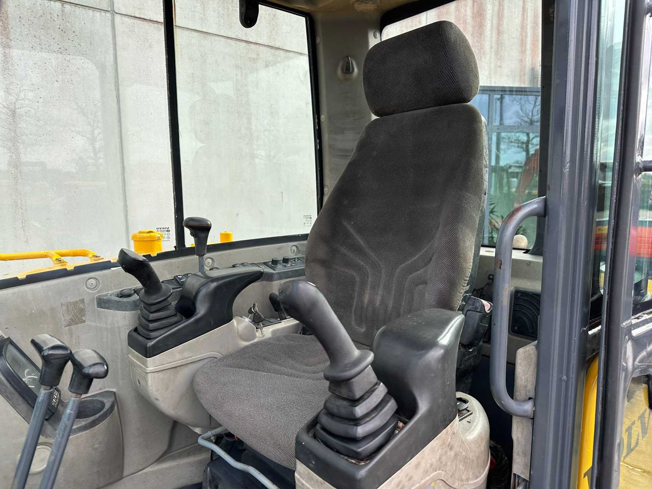 Pelle sur chenille Volvo EC60C: photos 34