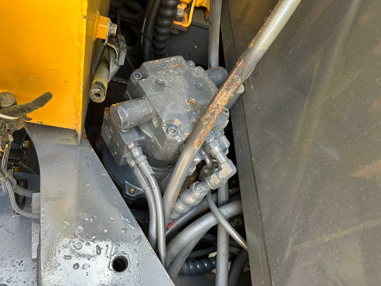 Pelle sur chenille Volvo EC60C: photos 25