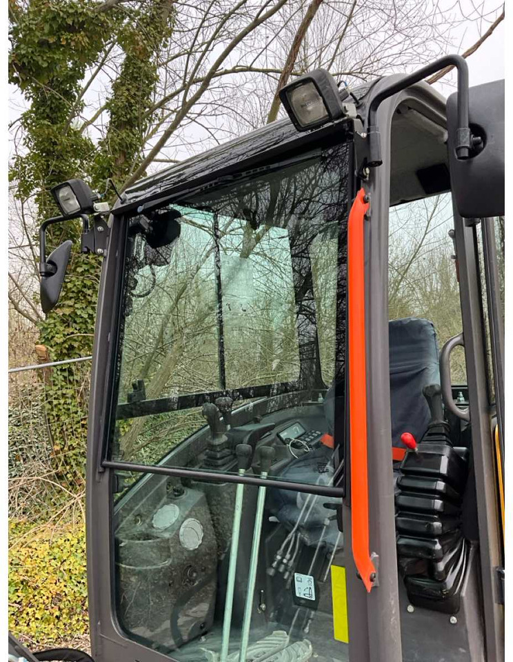 Mini pelle Volvo ECR25D: photos 32