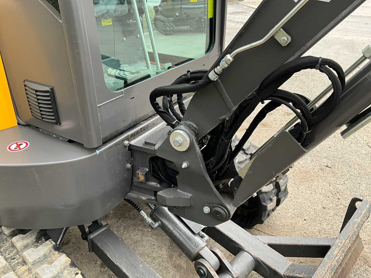 Mini pelle Volvo ECR25D: photos 21