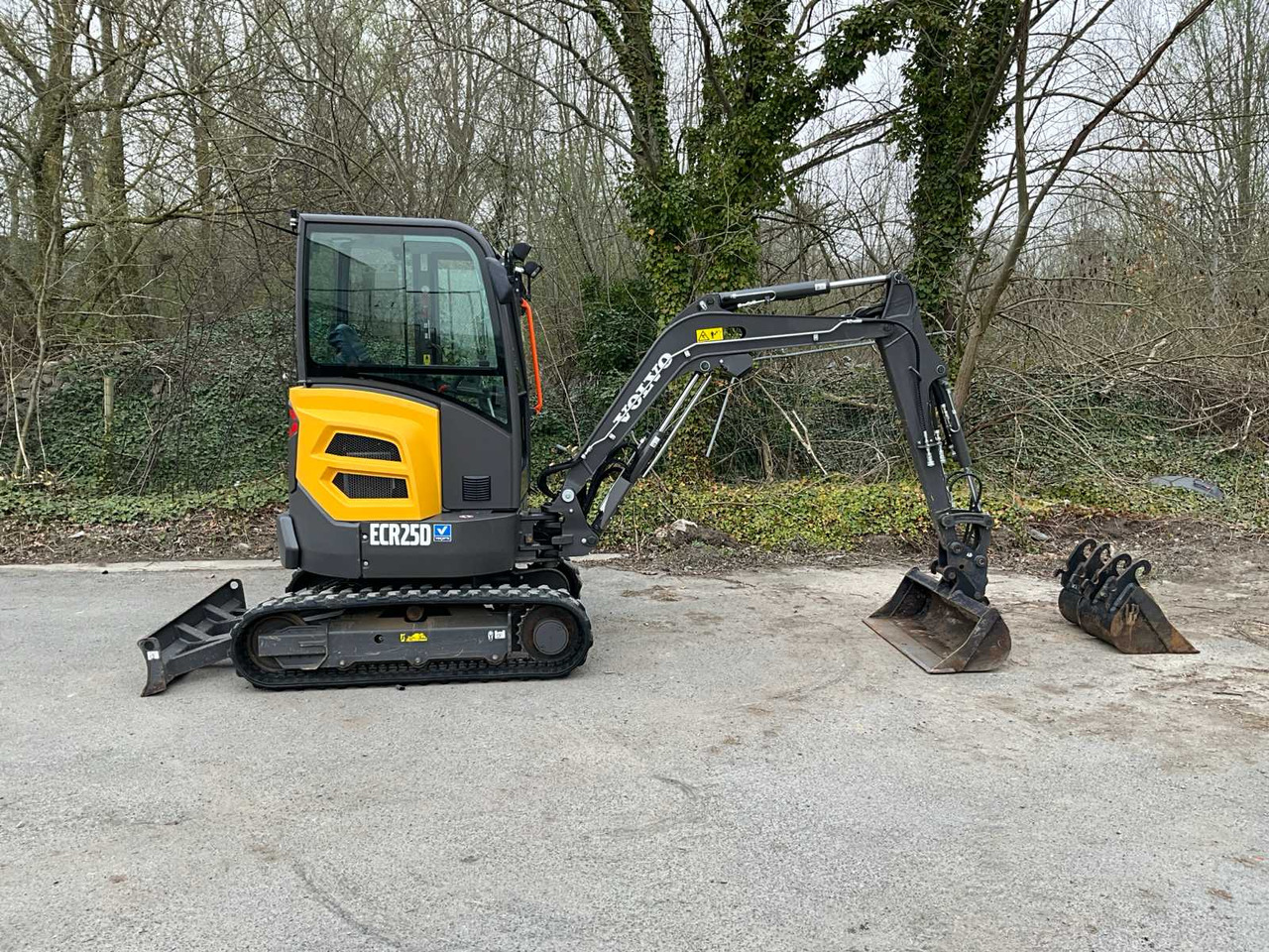 Mini pelle Volvo ECR25D: photos 6