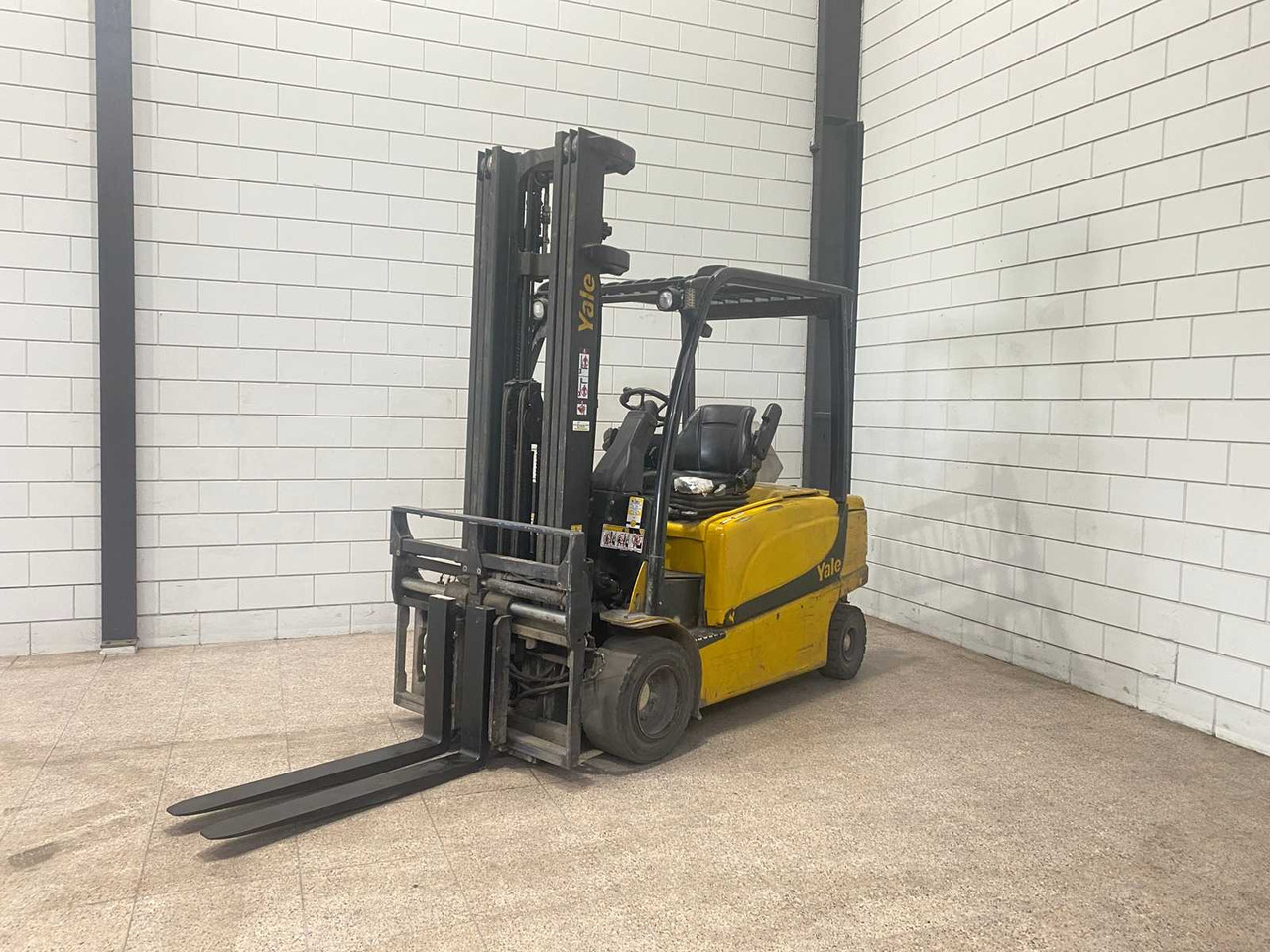 YALE - ERP35VL - FORKLIFT TRIPLEX - SIDE-SHIFT - FORK SETTER - Chariot élévateur: photos 1 YALE - ERP35VL - FORKLIFT TRIPLEX - SIDE-SHIFT - FORK SETTER - Chariot élévateur: photos 1