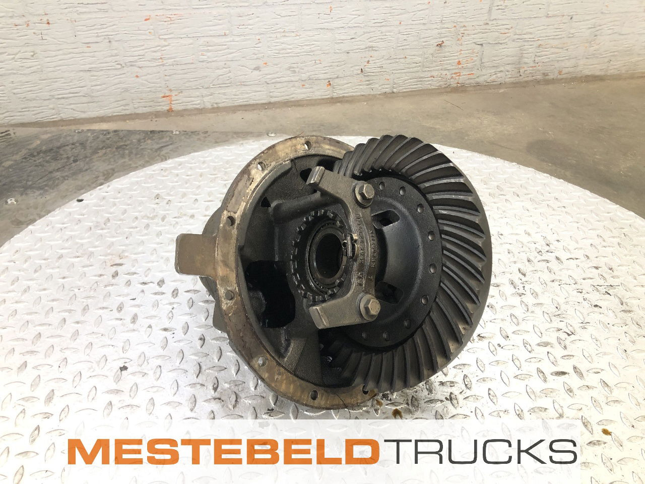 DAF Differentieel 8.20 -4.10 - Essieu arrière pour Camion: photos 1 DAF Differentieel 8.20 -4.10 - Essieu arrière pour Camion: photos 1