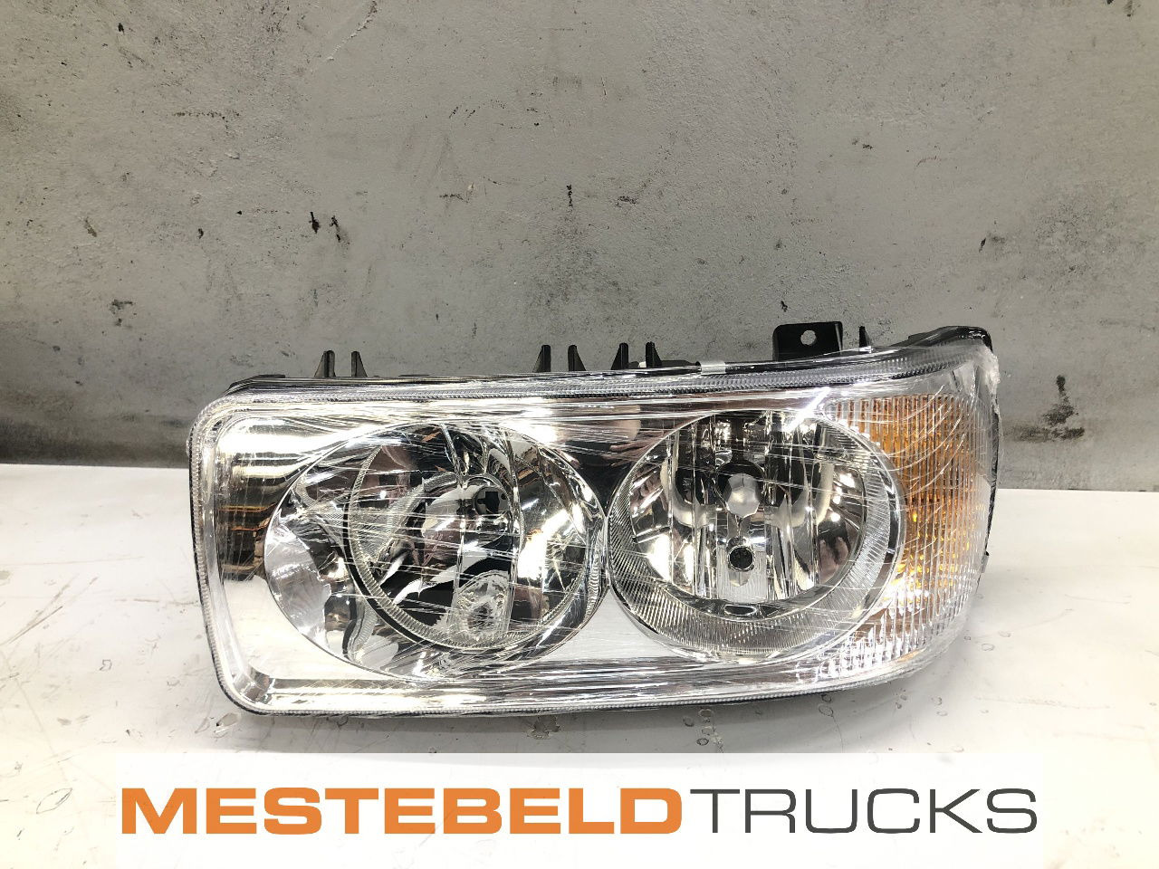 DAF Koplamp links - Frame/ Châssis pour Camion: photos 1 DAF Koplamp links - Frame/ Châssis pour Camion: photos 1