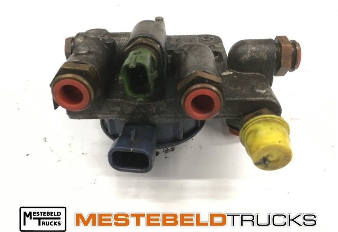 Iveco Brandstoffiltersteun - Système de carburant pour Véhicule utilitaire: photos 1 Iveco Brandstoffiltersteun - Système de carburant pour Véhicule utilitaire: photos 1