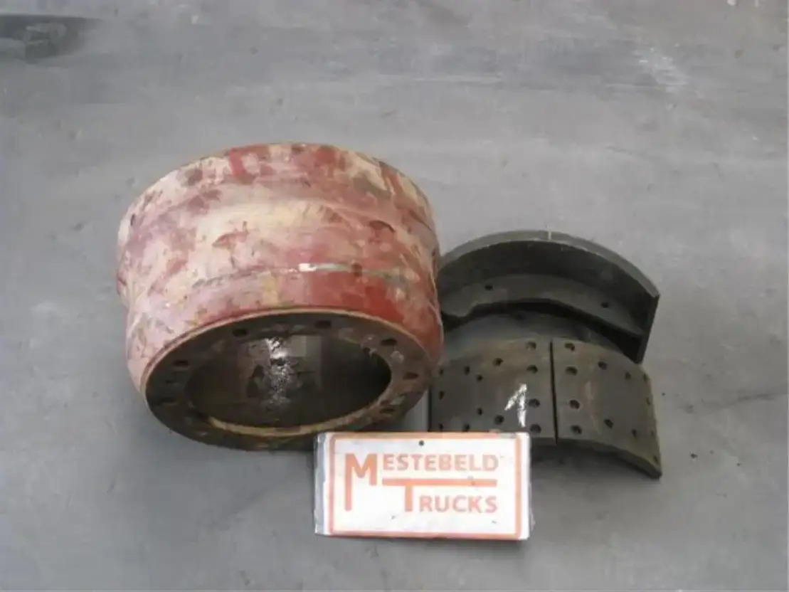 Iveco Remtrommel + voering Eurotrakker 8x8 - Pièces de frein pour Camion: photos 1 Iveco Remtrommel + voering Eurotrakker 8x8 - Pièces de frein pour Camion: photos 1