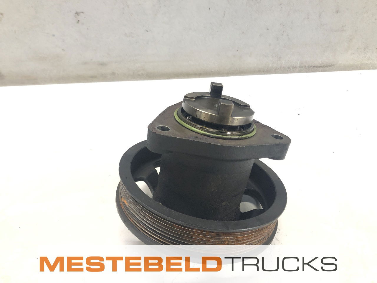 MAN Aandrijving koelvloeistofpomp TGL - Système de refroidissement pour Camion: photos 2 MAN Aandrijving koelvloeistofpomp TGL - Système de refroidissement pour Camion: photos 2