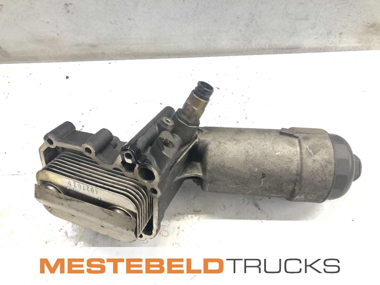 MAN Oliekoelermoduul D0834 TGL - Moteur pour Camion: photos 1 MAN Oliekoelermoduul D0834 TGL - Moteur pour Camion: photos 1