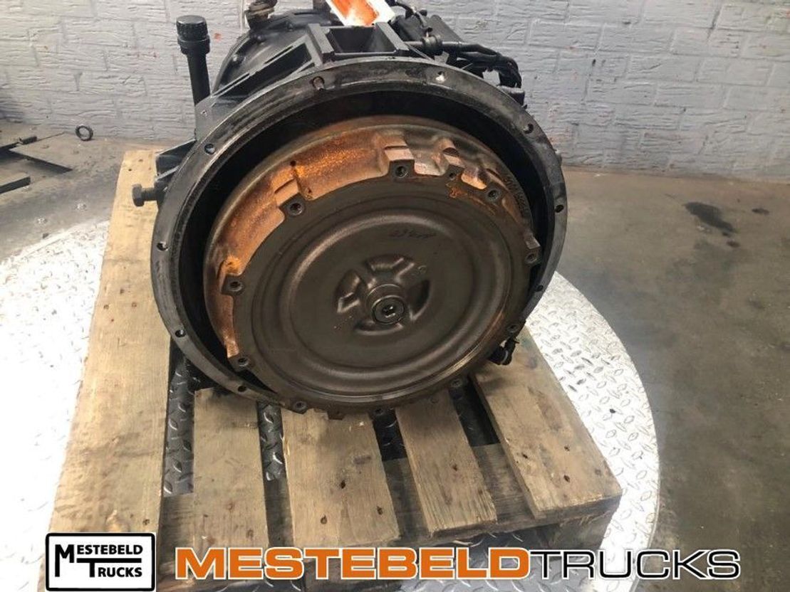 MAN Versnellingsbak 5HP 592C - Boîte de vitesse pour Camion: photos 2 MAN Versnellingsbak 5HP 592C - Boîte de vitesse pour Camion: photos 2