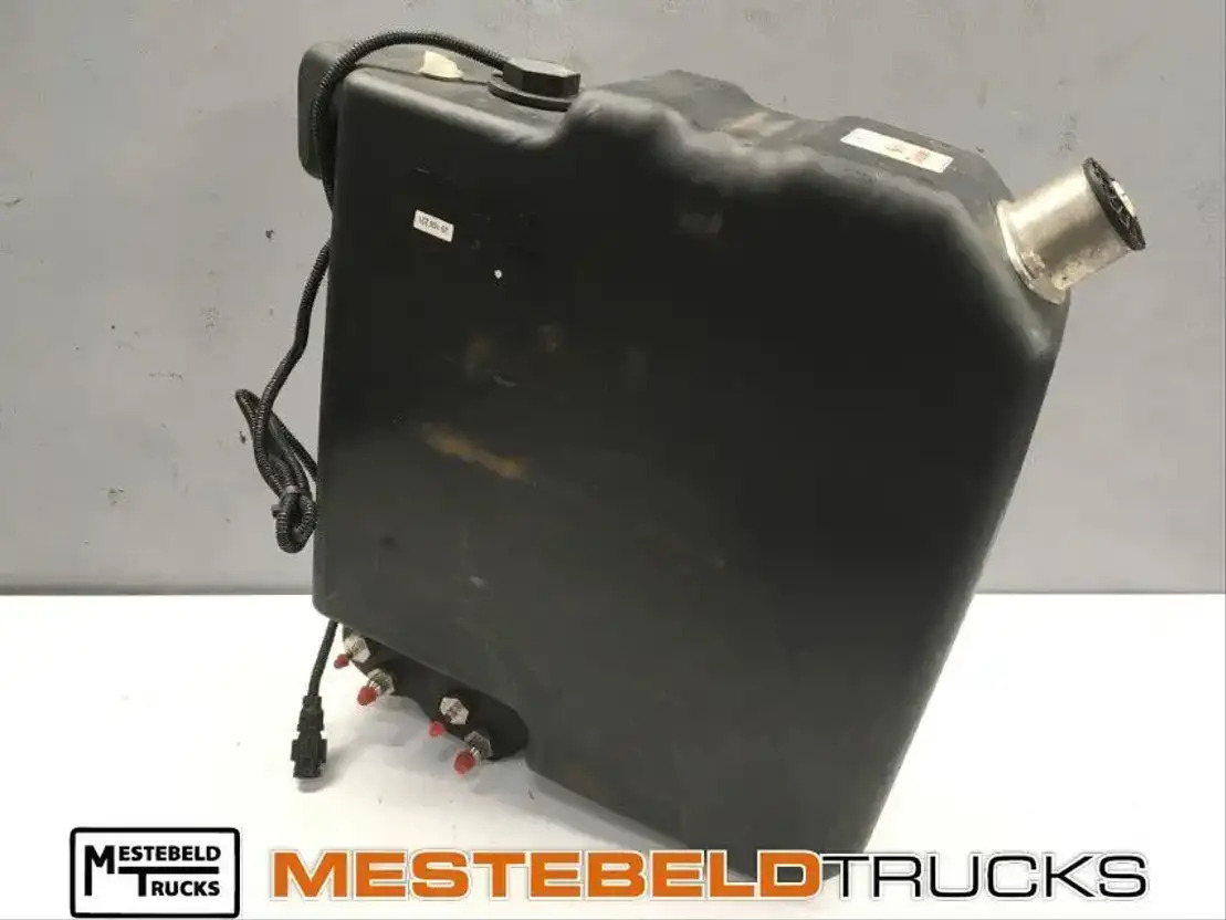 Mercedes-Benz Ad blue tank - Système d'échappement pour Camion: photos 1 Mercedes-Benz Ad blue tank - Système d'échappement pour Camion: photos 1