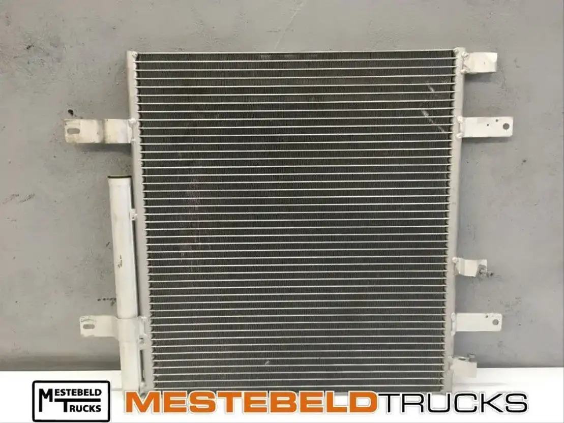 Mercedes-Benz Condensor - Système de refroidissement pour Camion: photos 1 Mercedes-Benz Condensor - Système de refroidissement pour Camion: photos 1