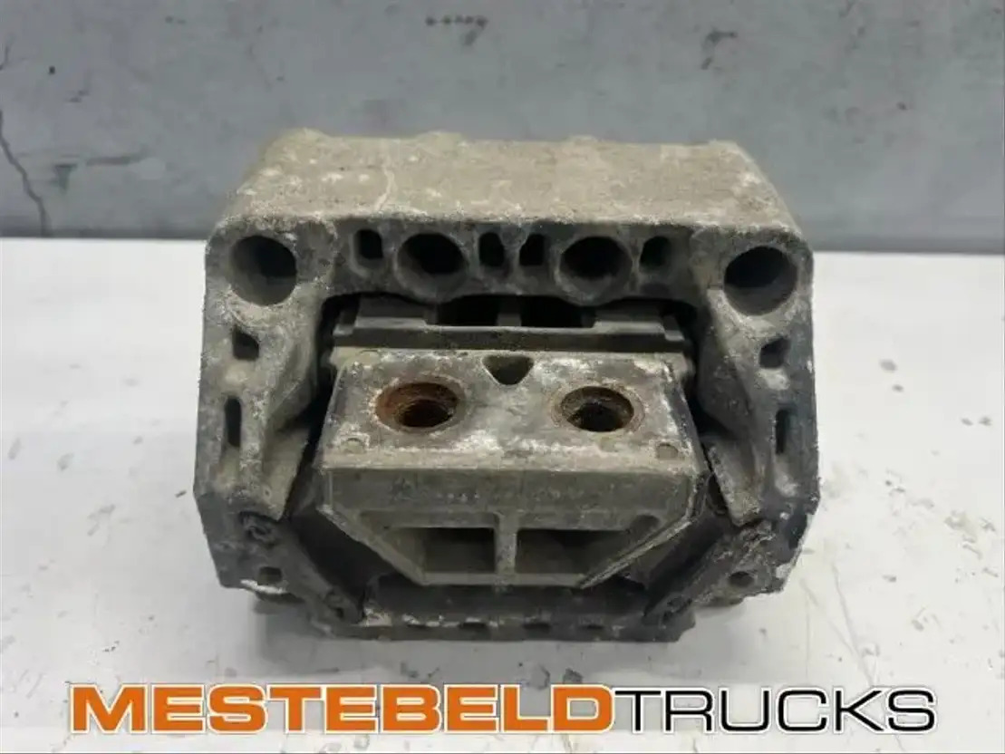 Mercedes-Benz Motorsteun achter - Frame/ Châssis pour Camion: photos 1 Mercedes-Benz Motorsteun achter - Frame/ Châssis pour Camion: photos 1