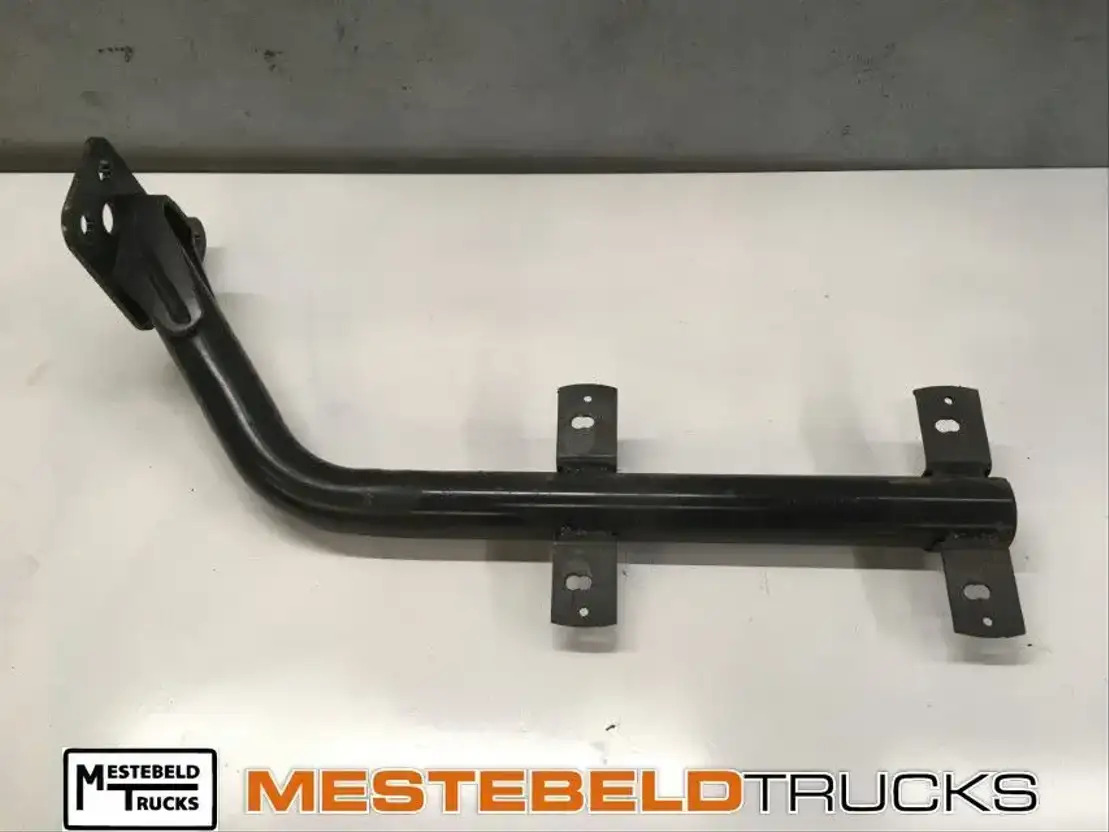 Mercedes-Benz Spatbordsteun linksvoor - Frame/ Châssis pour Camion: photos 1 Mercedes-Benz Spatbordsteun linksvoor - Frame/ Châssis pour Camion: photos 1