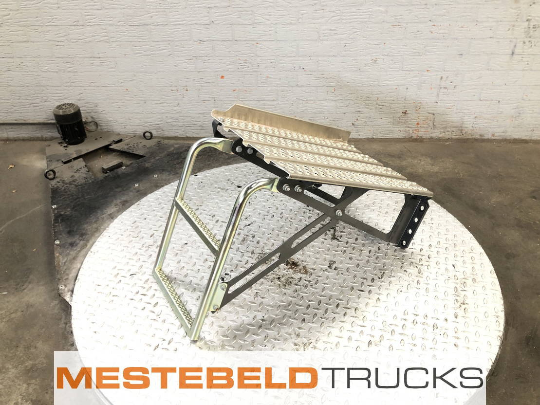Mercedes-Benz Trap boven accubak - Frame/ Châssis pour Camion: photos 1 Mercedes-Benz Trap boven accubak - Frame/ Châssis pour Camion: photos 1
