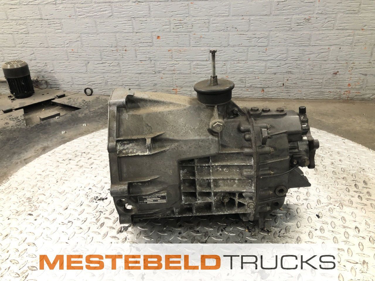 Volkswagen Versnellingsbak Crafter LT 2.5 G28-5R - Boîte de vitesse et pièces pour Camion: photos 1 Volkswagen Versnellingsbak Crafter LT 2.5 G28-5R - Boîte de vitesse et pièces pour Camion: photos 1