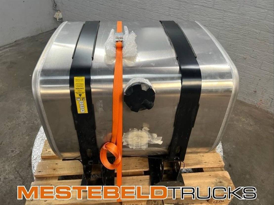 Volvo D tank met steunen 330 liter - Système de carburant pour Camion: photos 1 Volvo D tank met steunen 330 liter - Système de carburant pour Camion: photos 1