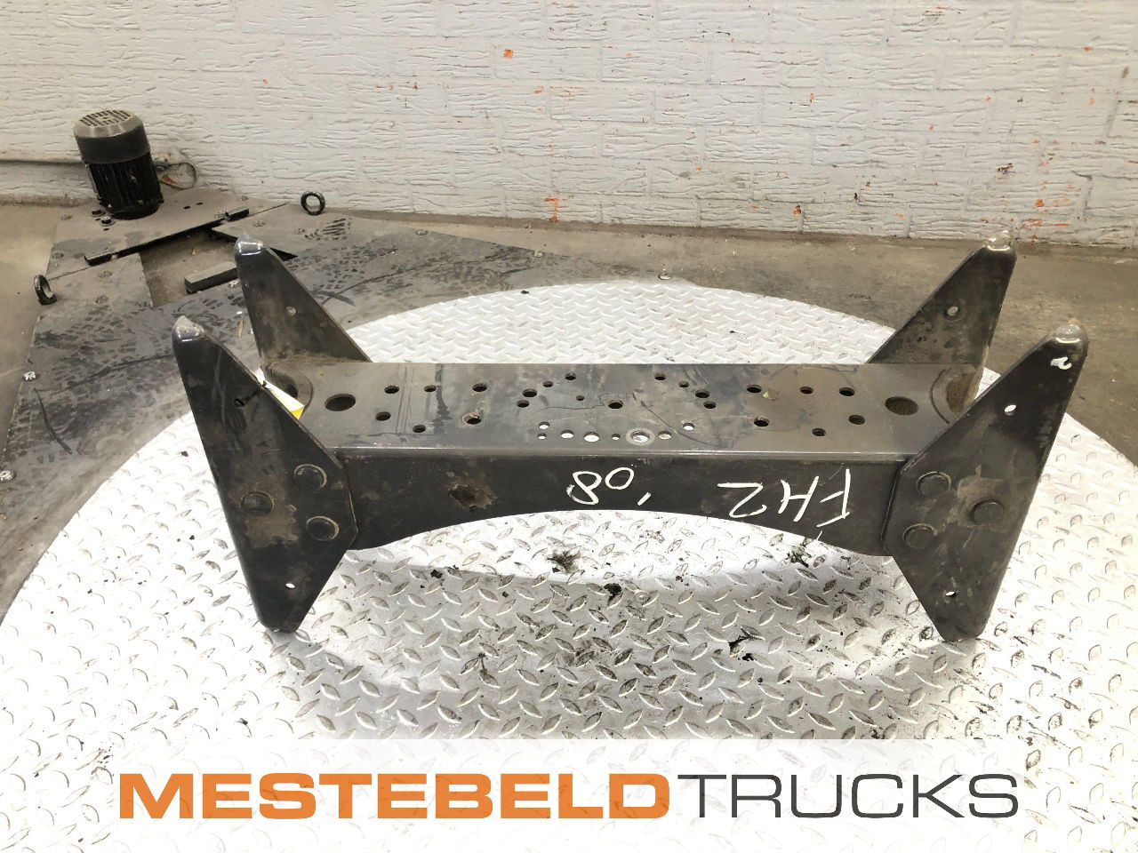 Volvo Dwarsligger na transmissie FH 2 - Frame/ Châssis pour Camion: photos 1 Volvo Dwarsligger na transmissie FH 2 - Frame/ Châssis pour Camion: photos 1