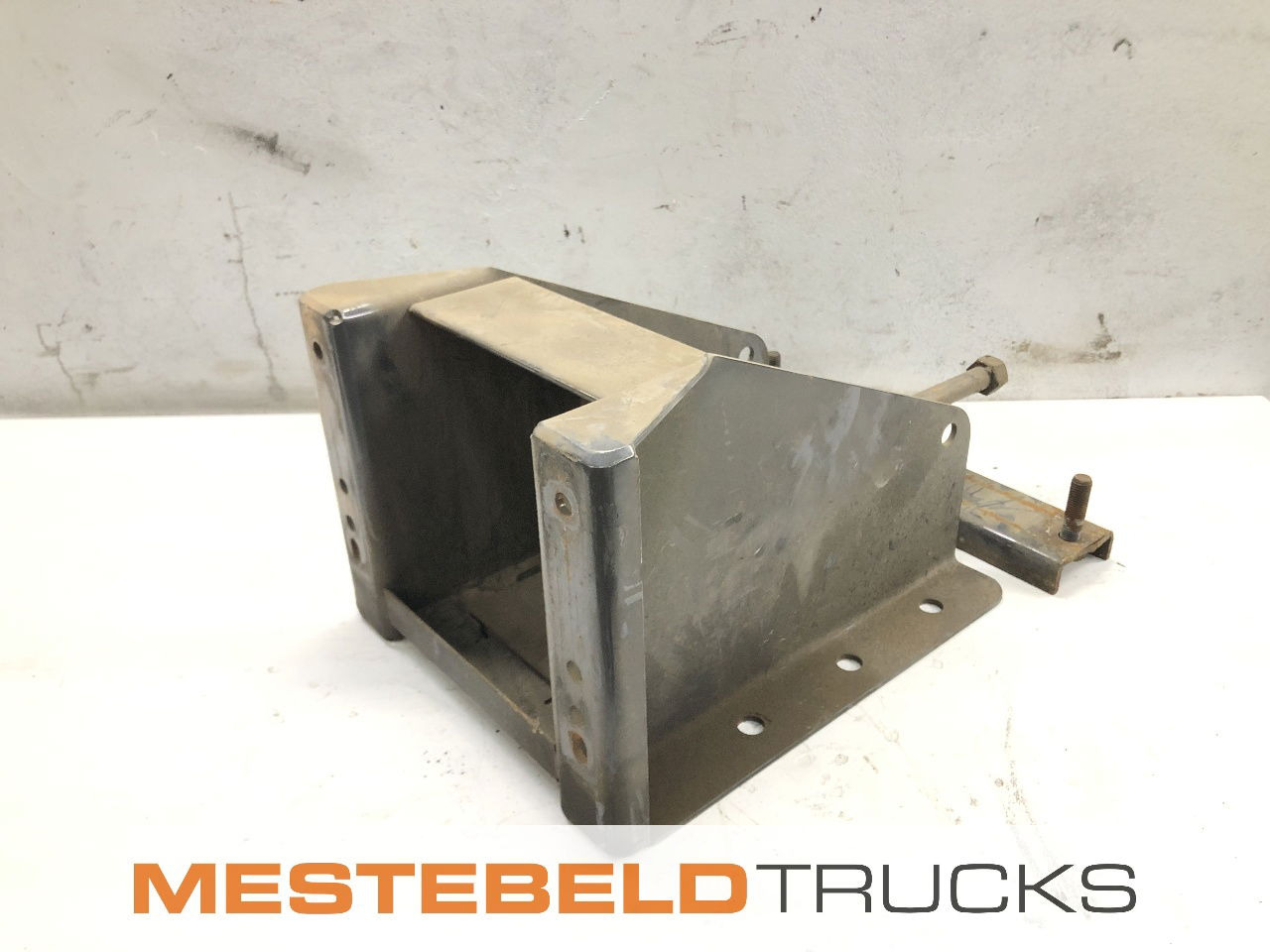 Volvo Reservewiel houder FL - Frame/ Châssis pour Camion: photos 1 Volvo Reservewiel houder FL - Frame/ Châssis pour Camion: photos 1