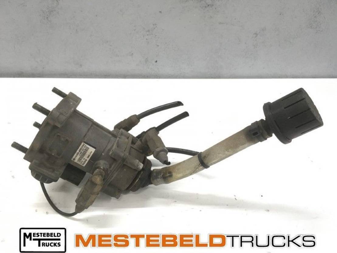 Volvo Voetremventiel FM - Valve de frein pour Camion: photos 1 Volvo Voetremventiel FM - Valve de frein pour Camion: photos 1