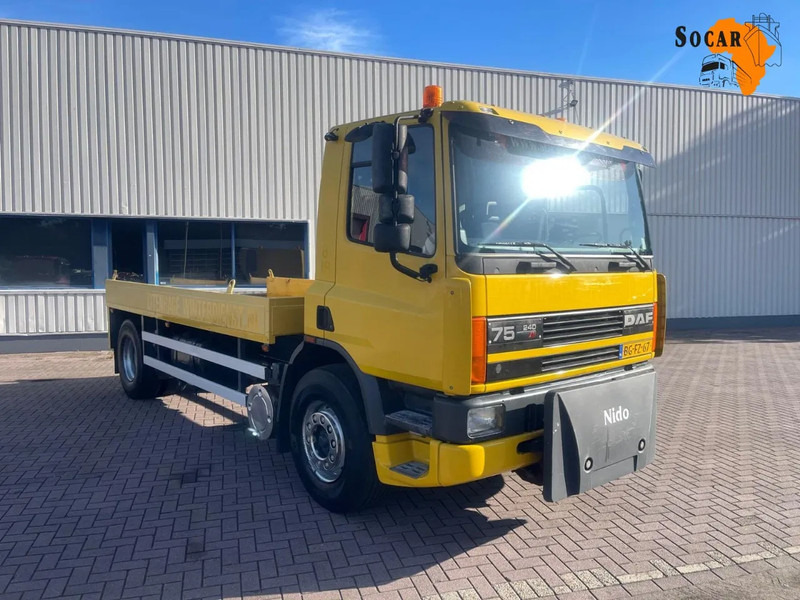 DAF CF 75.240 Automatic Euro 2 NL-Truck Original km's - Camion plateau: photos 1 DAF CF 75.240 Automatic Euro 2 NL-Truck Original km's - Camion plateau: photos 1
