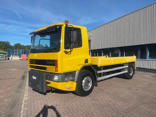 DAF CF 75.240 Automatic Euro 2 NL-Truck Original km's - Camion plateau: photos 3 DAF CF 75.240 Automatic Euro 2 NL-Truck Original km's - Camion plateau: photos 3
