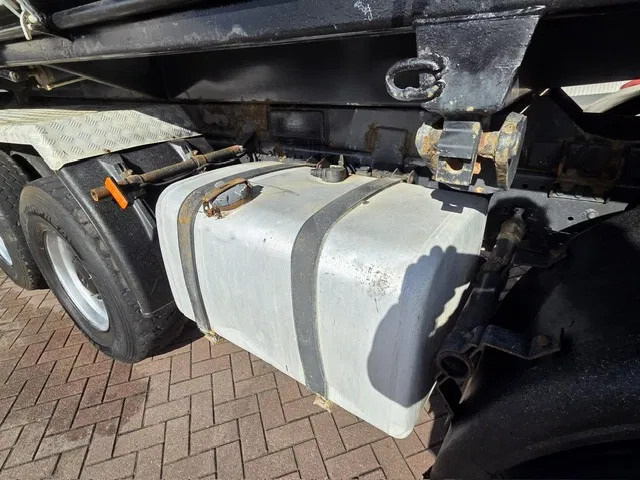 Camion benne Mercedes-Benz Actros 4143 8X4 TIPPER (THREE PEDALS): photos 17