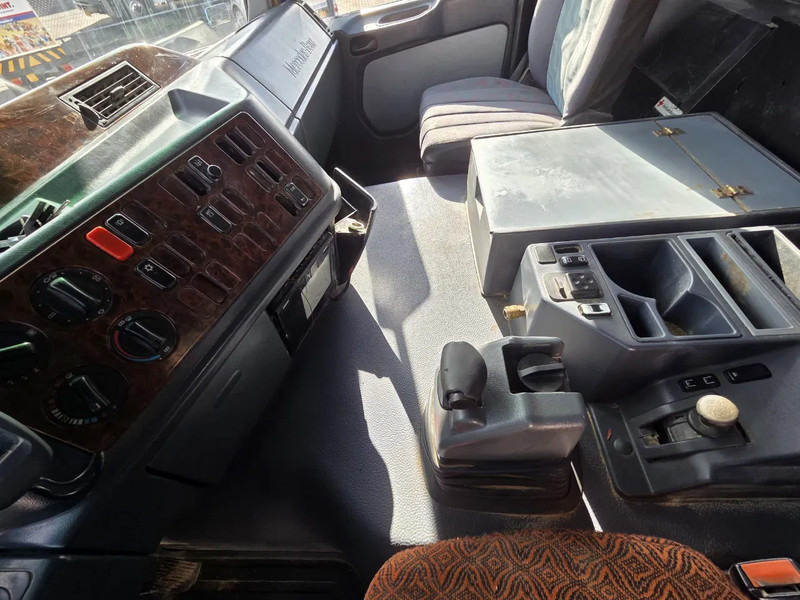 Camion benne Mercedes-Benz Actros 4143 8X4 TIPPER (THREE PEDALS): photos 12