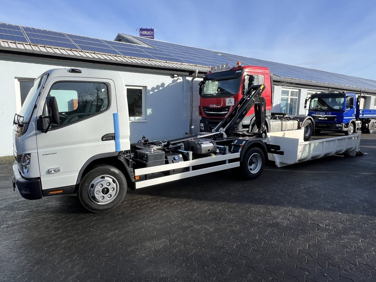 FUSO Canter FUSO 7C18 City Abrollkipper Miete - Camion ampliroll: photos 3 FUSO Canter FUSO 7C18 City Abrollkipper Miete - Camion ampliroll: photos 3