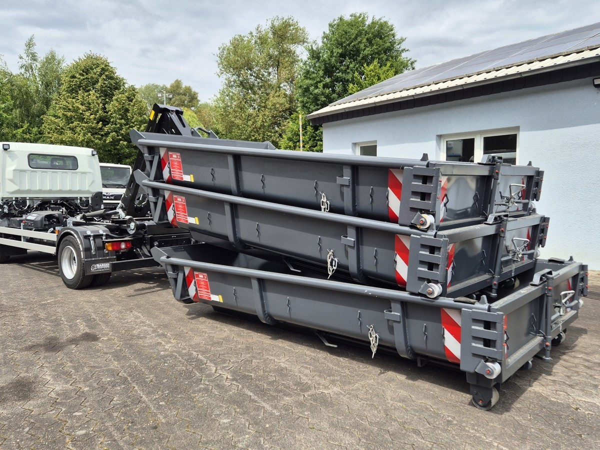 FUSO FUSO 9C18 40km/h City Abrollkipper WLF Swiss CH - Camion ampliroll: photos 2 FUSO FUSO 9C18 40km/h City Abrollkipper WLF Swiss CH - Camion ampliroll: photos 2