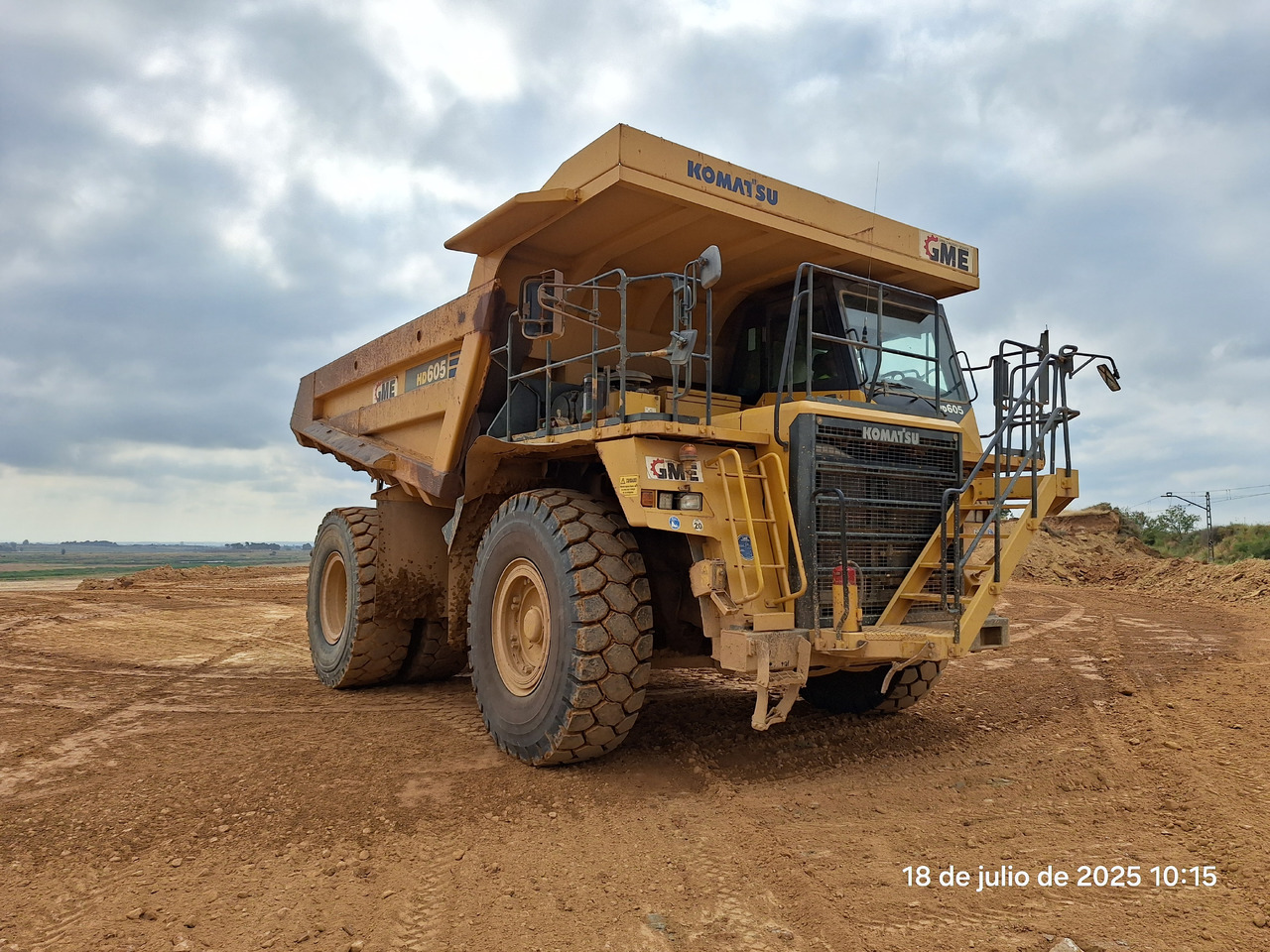 KOMATSU HD605 7-EO - Tombereau rigide: photos 1 KOMATSU HD605 7-EO - Tombereau rigide: photos 1