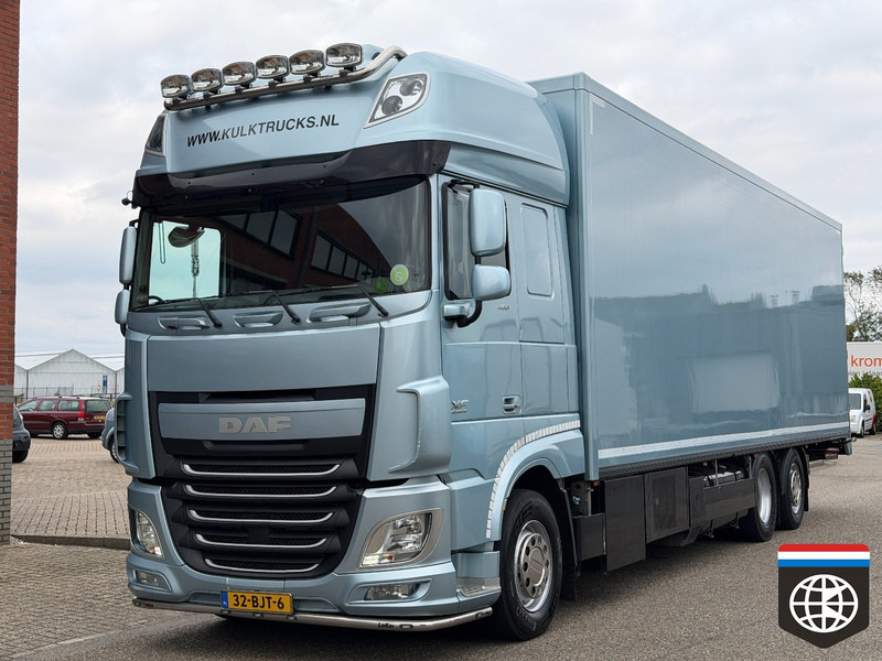DAF XF 460 FAN TAIL LIFT / TRS / NIGHT A/C / RACING TEAM / CAMPER - Camion frigorifique: photos 2 DAF XF 460 FAN TAIL LIFT / TRS / NIGHT A/C / RACING TEAM / CAMPER - Camion frigorifique: photos 2