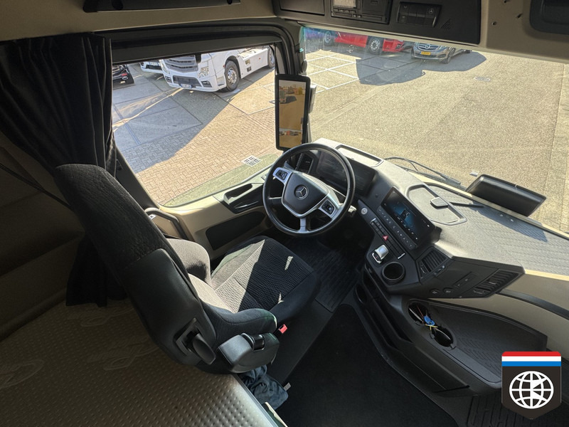Crédit-bail de Mercedes-Benz ACTROS 1848 Gigaspace ** LIMITED EDITION**  / FULL SPOILER / 2x TANK / NIGHT ac / Mercedes-Benz ACTROS 1848 Gigaspace ** LIMITED EDITION**  / FULL SPOILER / 2x TANK / NIGHT ac /: photos 12