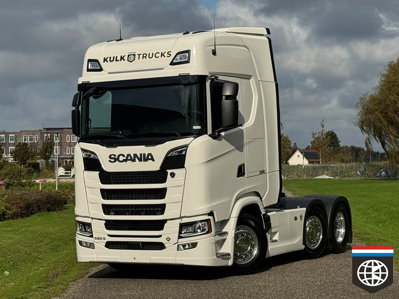 Scania 590 S 6X2/4 - Full air - Retarder PTO - SLIDE fifth wheel - King of the Road - Tracteur routier: photos 1 Scania 590 S 6X2/4 - Full air - Retarder PTO - SLIDE fifth wheel - King of the Road - Tracteur routier: photos 1