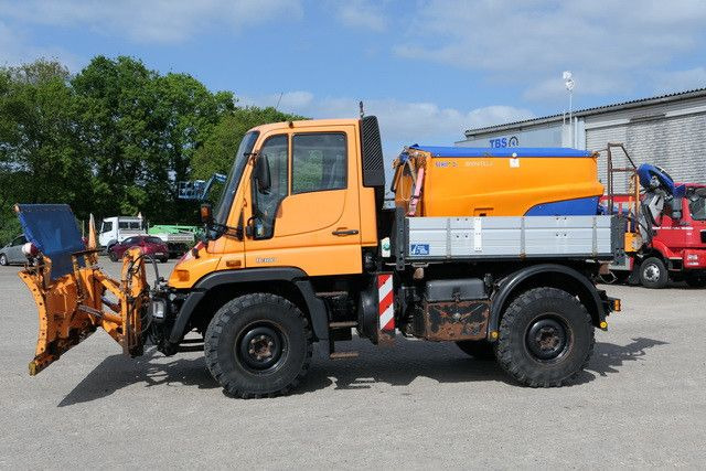 Unimog U 300 4x4, Schmidt, Streuer, Schild, Klima,27tkm - Camion: photos 3 Unimog U 300 4x4, Schmidt, Streuer, Schild, Klima,27tkm - Camion: photos 3