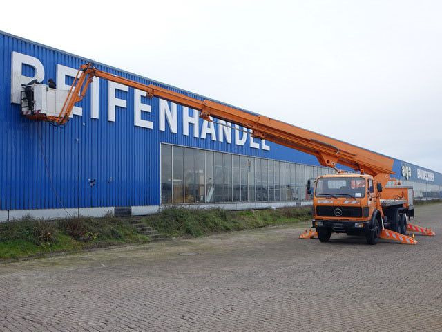 Mercedes-Benz 2222 6x4, Ruthmann, 28m³, 3. Sitz, Blattfederung - Camion avec nacelle: photos 3 Mercedes-Benz 2222 6x4, Ruthmann, 28m³, 3. Sitz, Blattfederung - Camion avec nacelle: photos 3